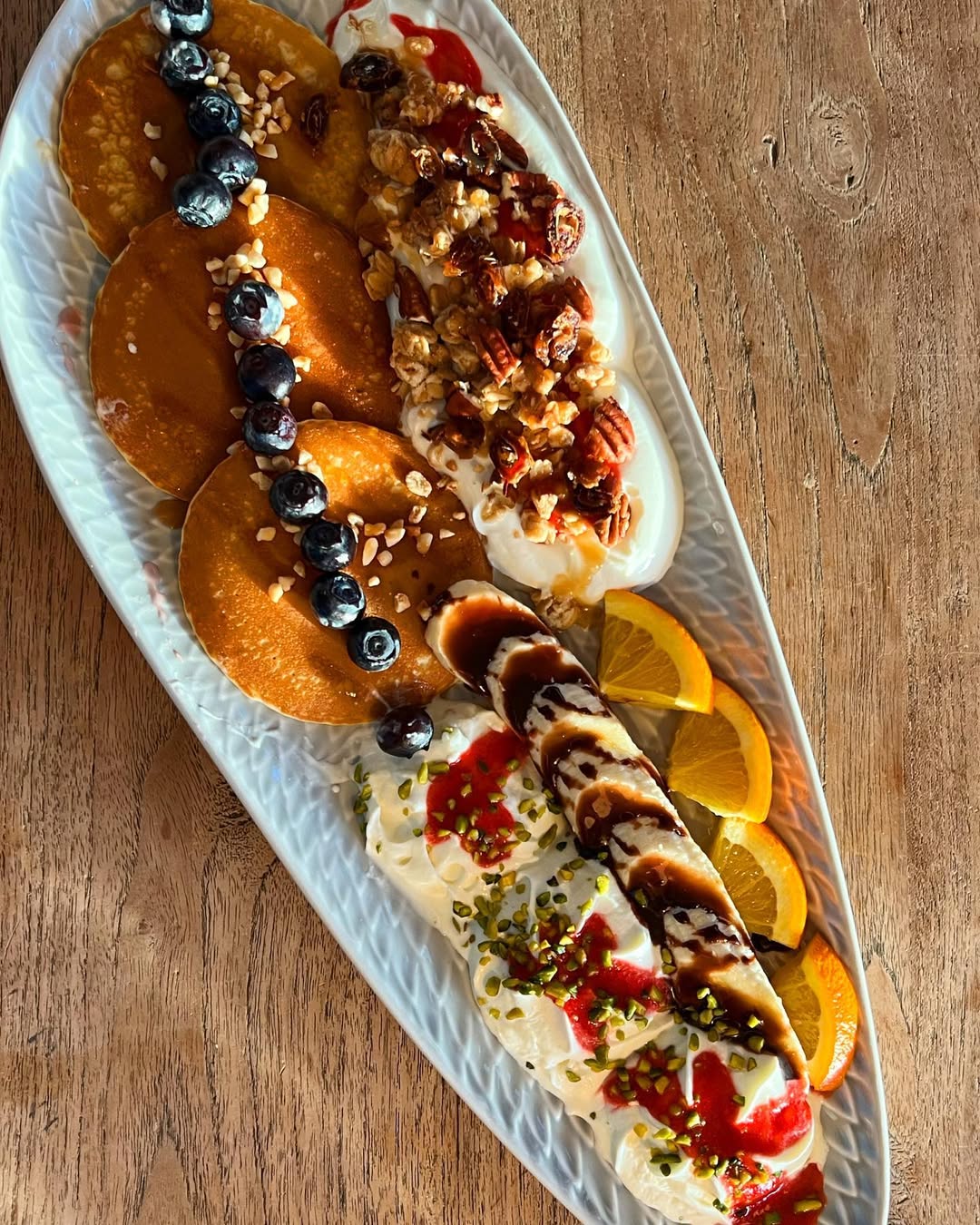 Pancakes mit Banane und Blaubeeren